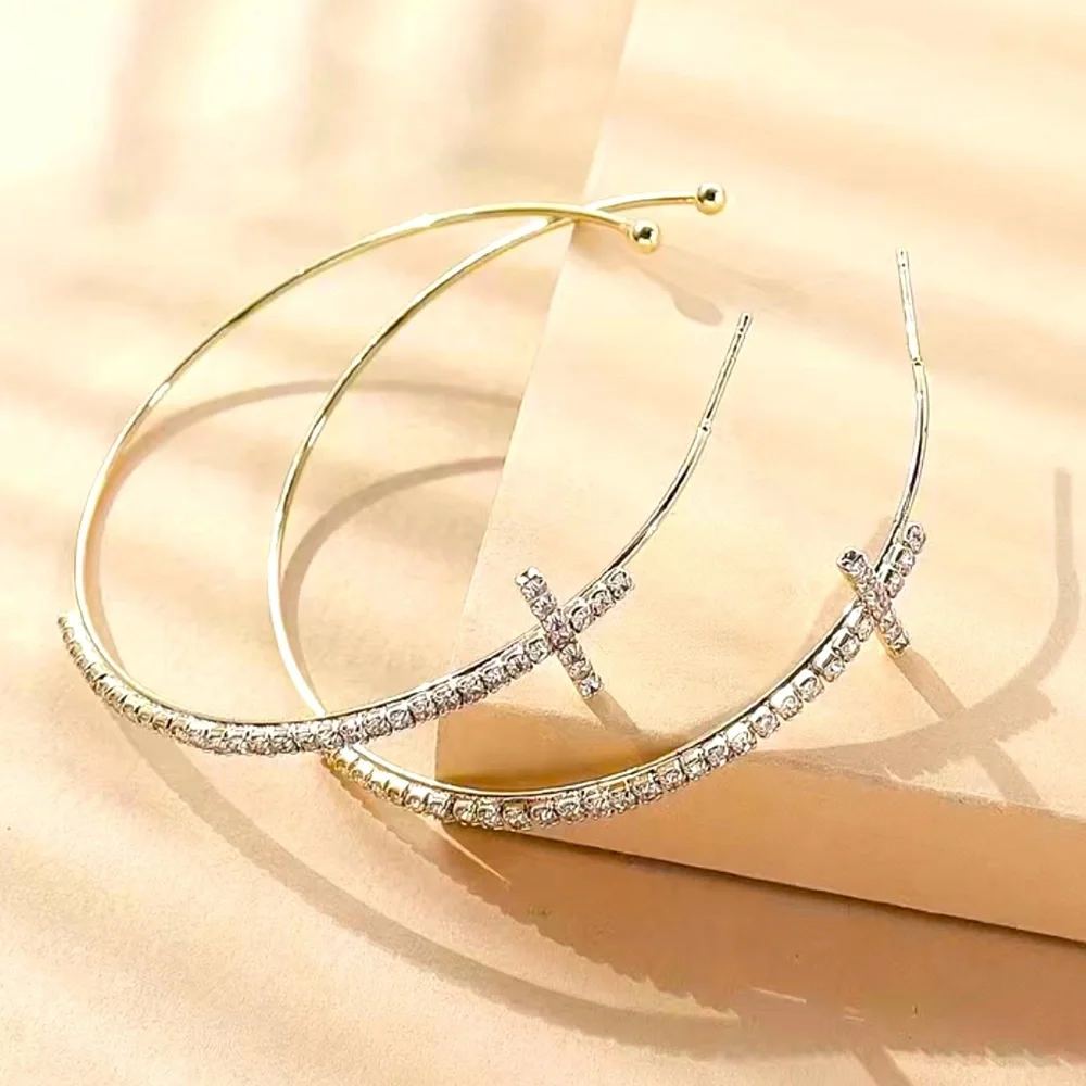 ✨✨✨Gold Cross Hoop Earring✨✨✨ - Picture 2 of 3